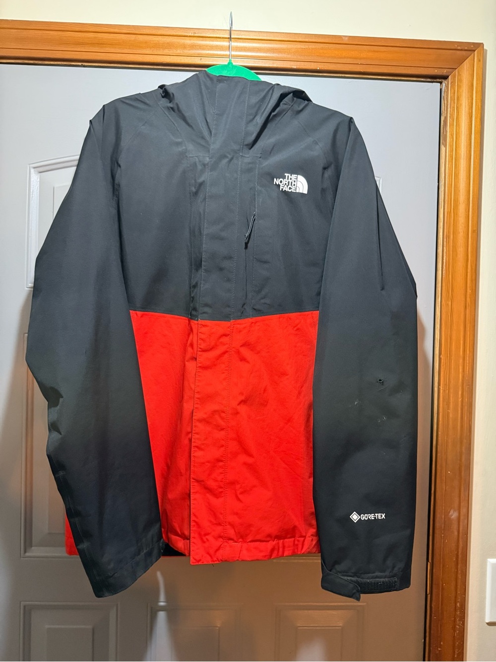 The North Face Men's Black and Red Gore-Tex Rain Jacket ( men medium)